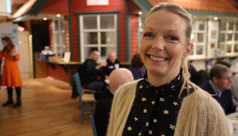 Stine Ruud Iversen leder samlingen for de pårørende under korøvingene.