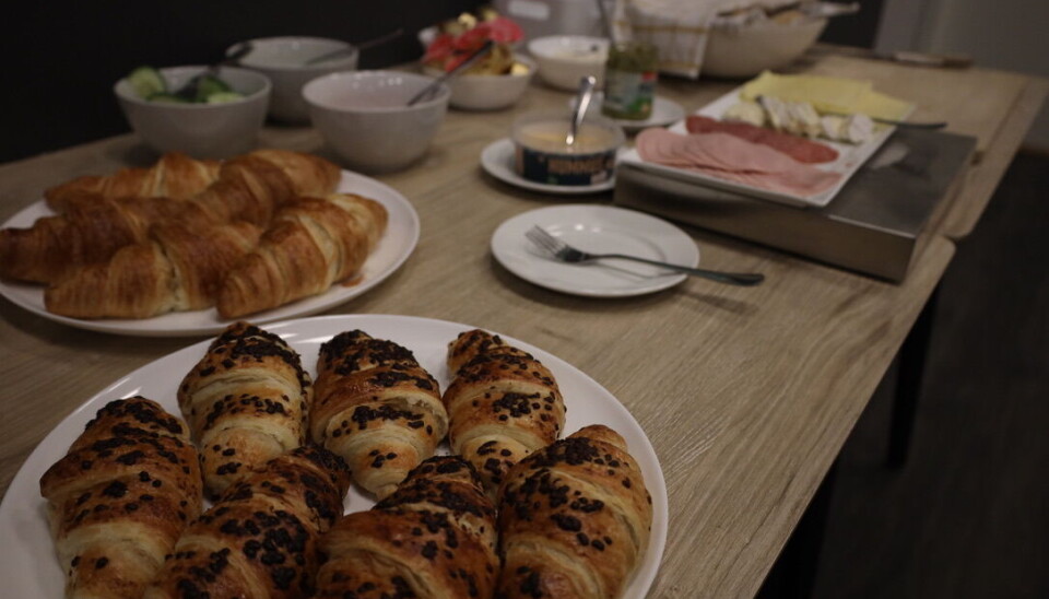 BKS tilbyr en enkel frokostbuffet og velduftende baristakaffe.