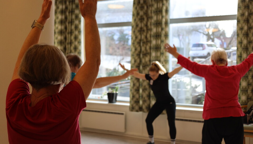 Seniorane er ikkje redde for å riste seg laus og sleppe tak. Dansemovet 'Stjerna' er ein favoritt blant deltakarane.