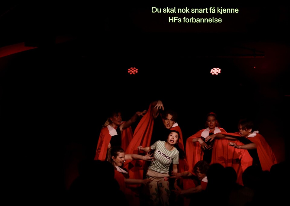 'Jeg tenker, derfor er jeg' sa René Descartes. Det finnes ingen grenser for hva syv skuespillere med et godt team i ryggen kan lage av dette ordtaket.