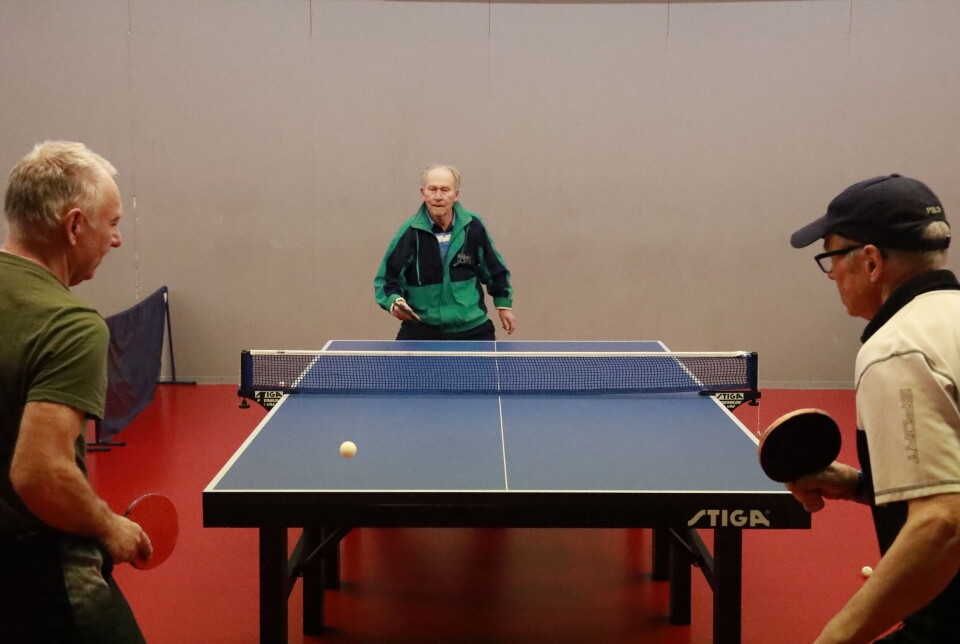 Pensjonistene i Laksevåg Bordtennisklubb samles flere ganger i uken for å trene i klubbens lokaler i Godvik.