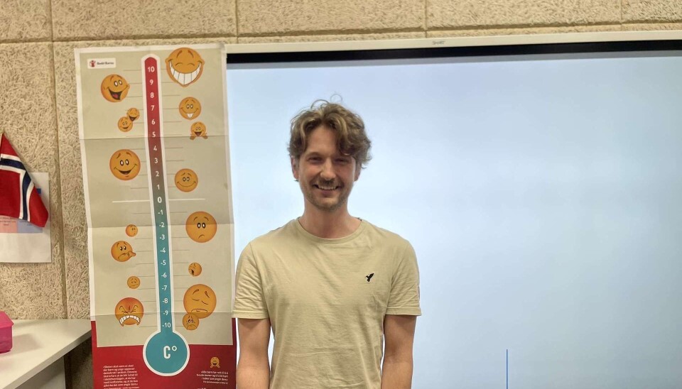 Bendik Lygre Hauge (25) jobber deltid på Os barneskole.