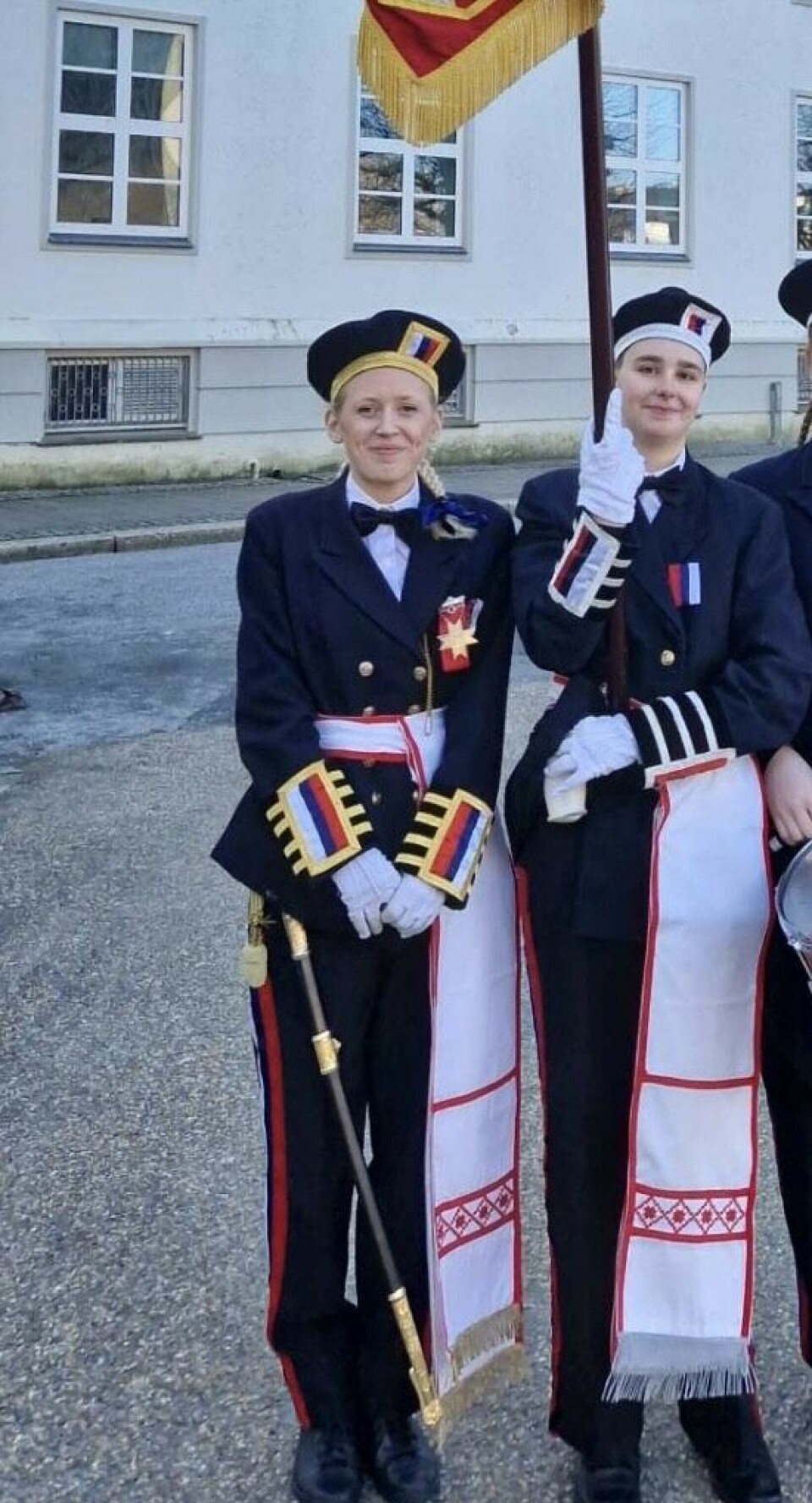 Katarina Syvertsen og Axel Irene Eriksen forteller at de bygger vennskap for livet i buekorpset.