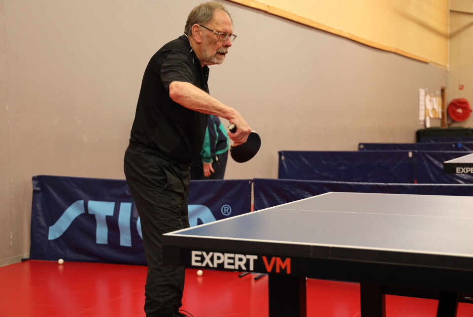 Harald Warholm mener bordtennis er noe av det beste man kan drive med for å opprettholde god helse.