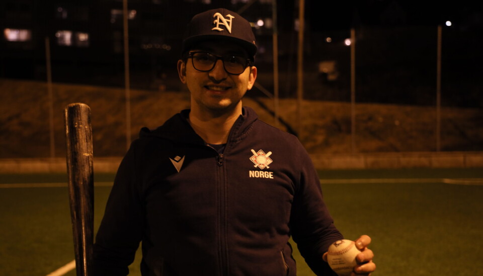 Rojas ble engasjert i baseball da han så sin første live-kamp i Ohio på utveksling. Tilbake til Bergen kjøpte han med seg en hanske.