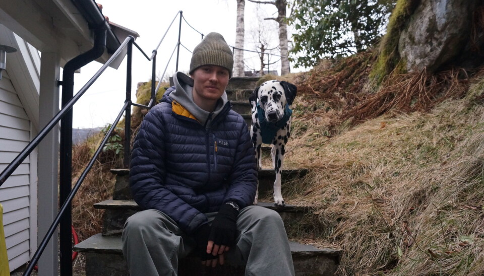 Eirik Aas har drive med musikk så lenge han kan hugsa. Her med hunden Billie (4).