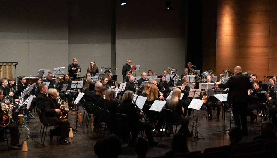 Alvøen Musikkforening forbereder seg til Norgesmesterskap med 'Før NM-konsert' i Oseana kunst- og kultursenter.