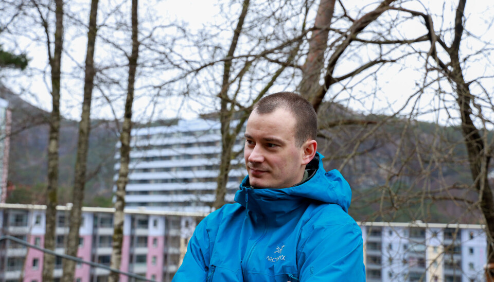 Per Hestetun Sandnes ser verdien i utendørs læring. Han tror erfaringene elevene får fra skolehagen er nyttige å ha med seg videre i livet.