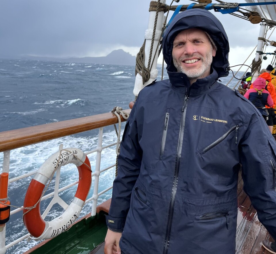 Haakon Steinar Vatle forstår godt hvorfor folk velger et seilskip fremfor moderne fartøy.