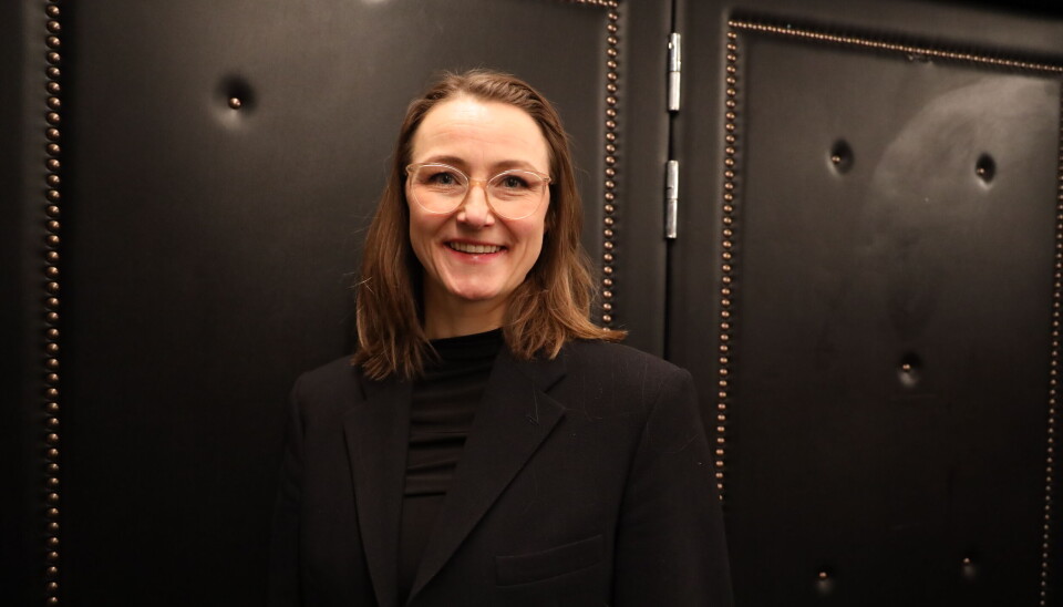 Cathrine Frost blander humor og alvor i forestillingen sin. – Humor er godt virkemiddel for å få folk til å åpne ørene sine og sympatisere med mennesket som står på scenen.