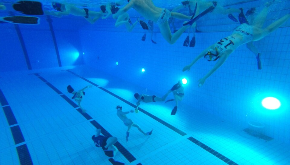 Slik ser sporten ut under vann!
