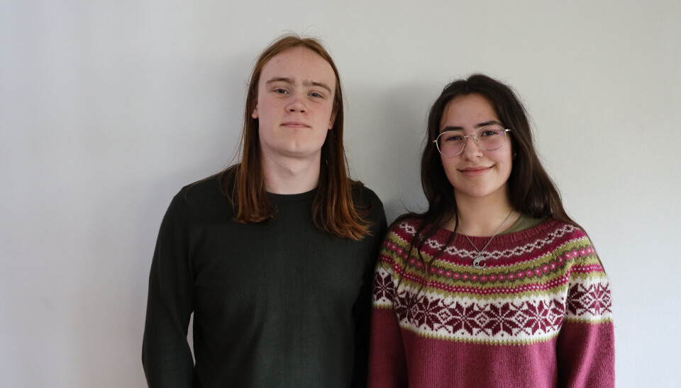 Trygve Bavold (til venstre) og Solveig Corina Bråten synes miljøet er så unikt og godt på Kongshaug at de ville søkt seg inn på skolen også om den ikke hadde tilbud om individuelle instrumenttimer.