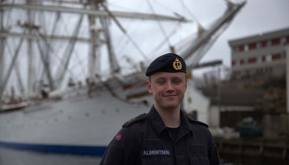 Gard Albriktsen (20) er fornøyd med sin første seilas