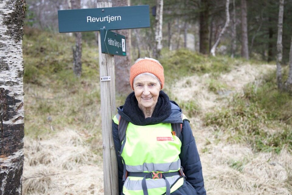 Turleder Siri Vinkler leder turen på Fløyen hver tredje uke.