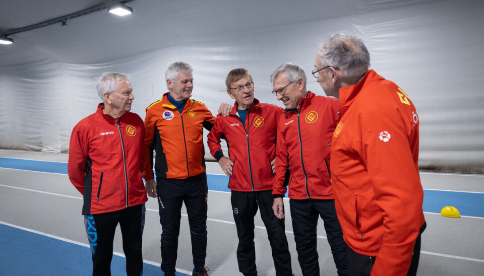 Tvedt står i midten av gjengen, og legg vekt på at god oppvarming og rolig auke er viktig å prioritere i byrjinga av ei økt.