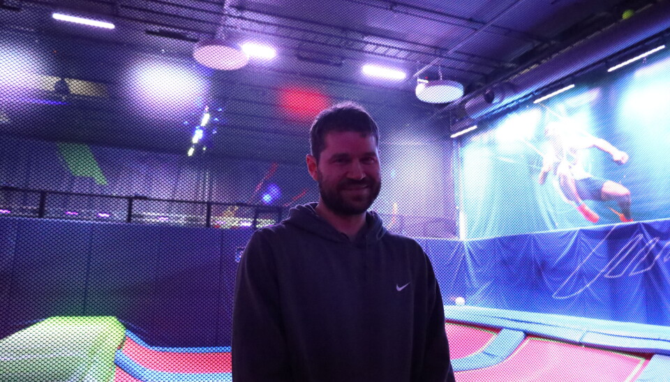 Utenfor hopp og sprell jobber Fjærestad som psykolog.