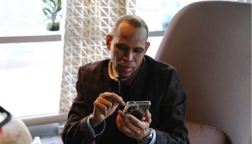 Farah er ivrig etter å fortelle oss hva han jobber med.