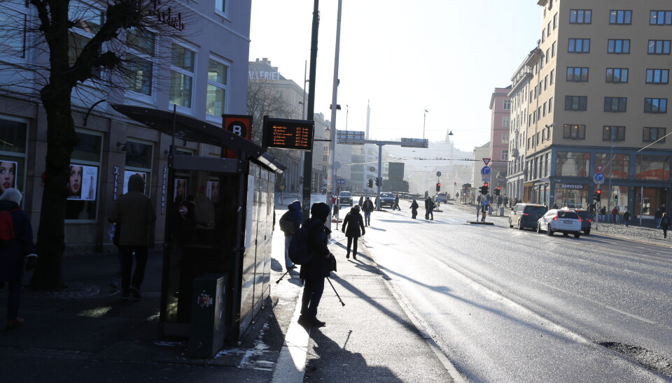Berusede mennesker på små plasser som ett busstopp kan være utløsende årsak til slossing i følge Garmann.