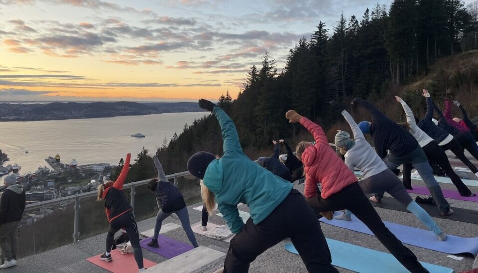 Yoga i solnedgangen.