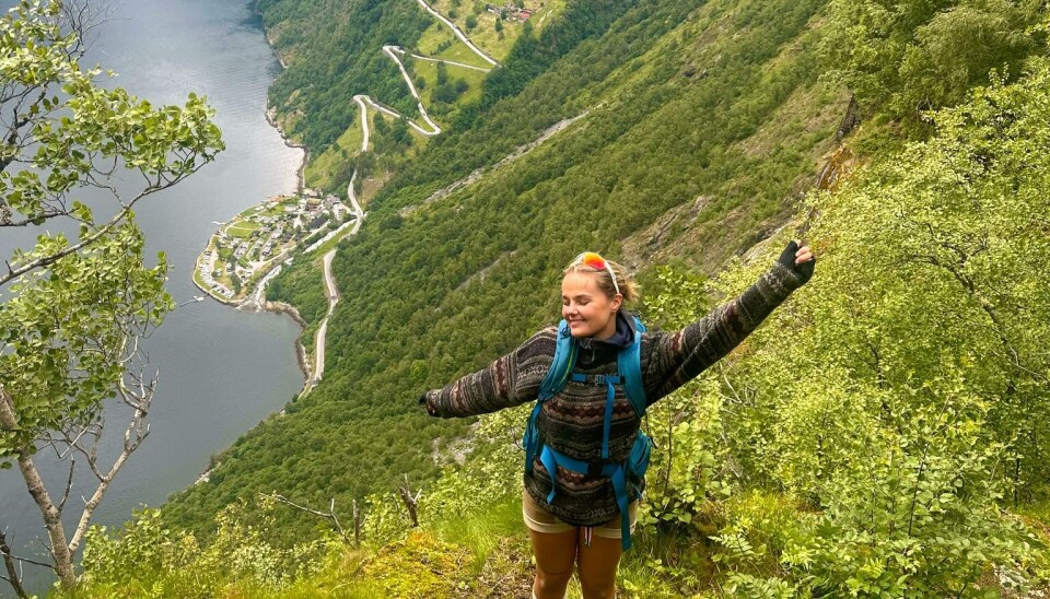 PÅ FJELLTUR: Lilly Marie Hove (22) elsker å reise i Norge.