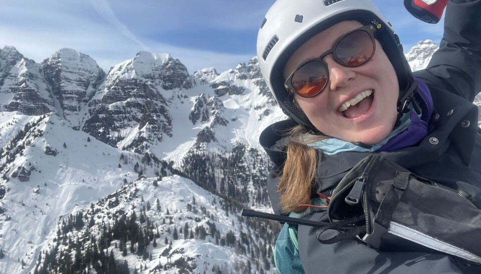 Malene Hetle Hole på flytur i fjellandskapet.