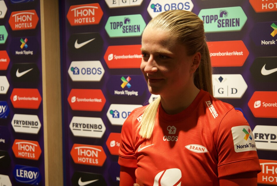 Monica Isaksen hadde debut i rød drakt og scorte to mål.