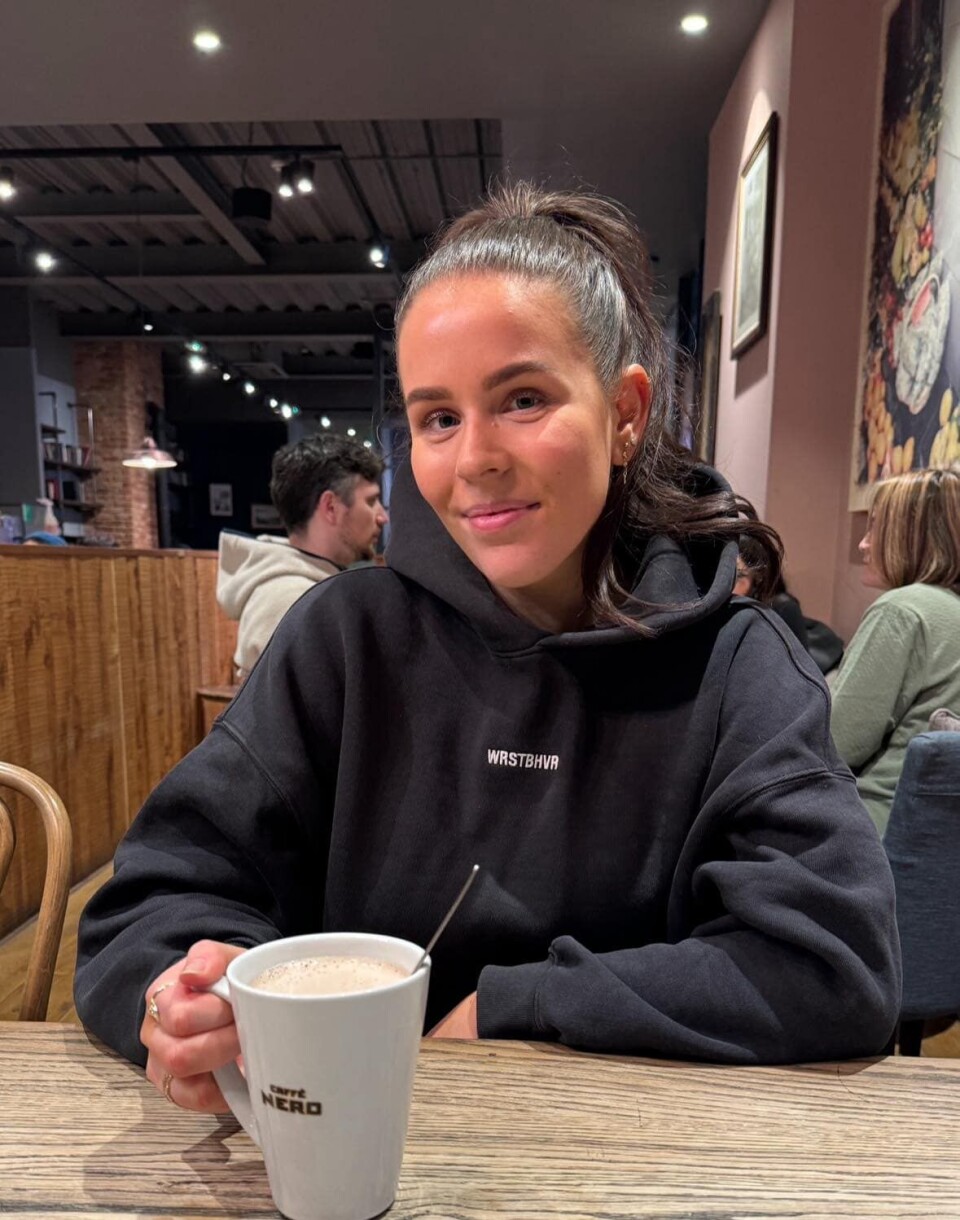 Elizabeth Bach (23) sier det var Booktok som fikk henne hektet.