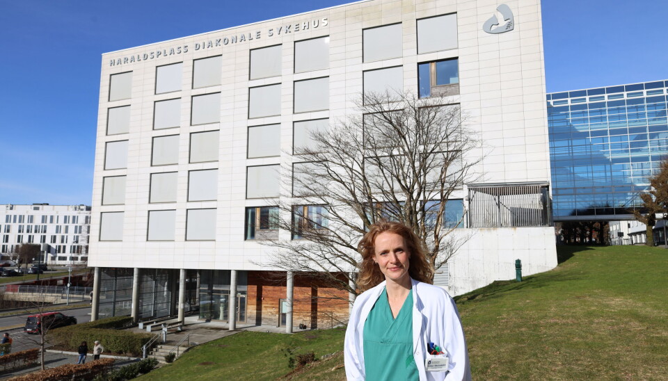 Hildur Skuladottir foran Haraldsplass Diakonale Sykehus.