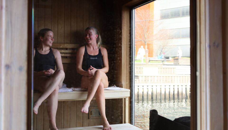 Veninnene Rannei Opheim og Sara Ølberg er badenymfer hele året.