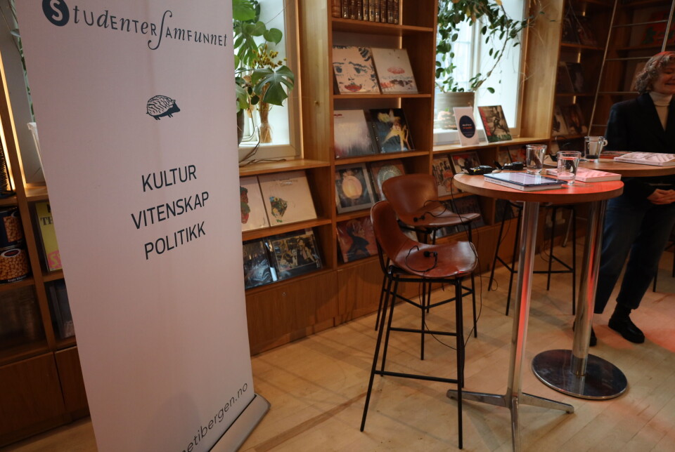 Foredraget befant seg i Amalies hage ved Bergen Offentlige Bibliotek.