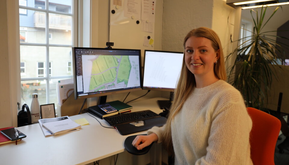 Marte Søreide Nordvang med ett av hennes prosjekter