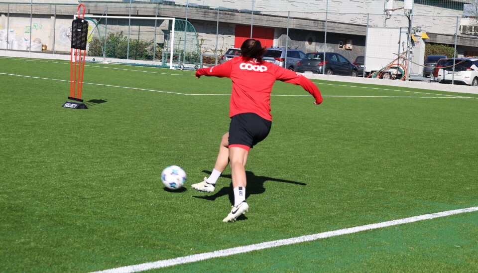 Brannspiller Cecilie Radisch Kvamme tilbake på trening.