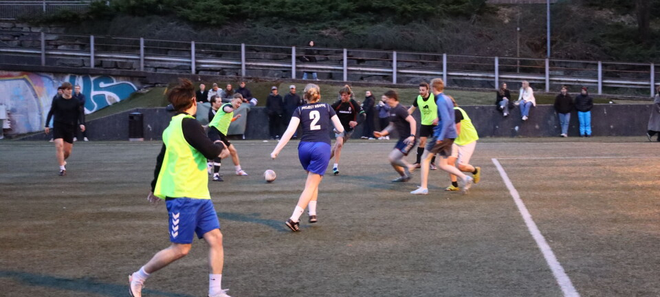 Alkohol på sidelinjen: Delte meninger om drikking på studentkamp