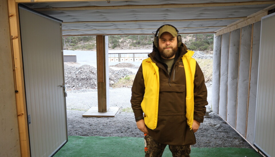 PÅ JOBB: Preben Borgund jobber på riflebanen i Åsane