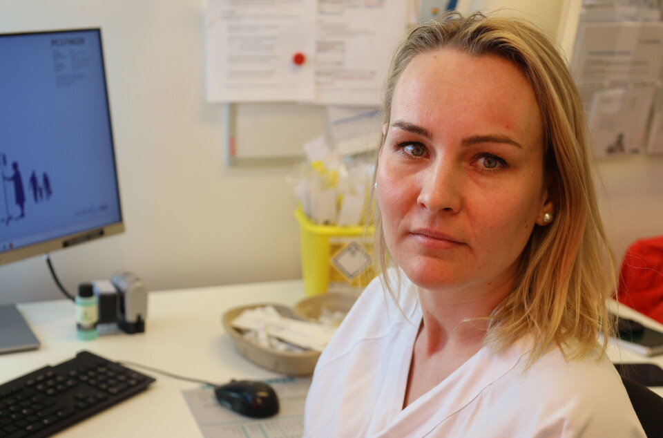 Seksjonsoverlege Bronislava Banova ser lyst på tallene fra FHI.